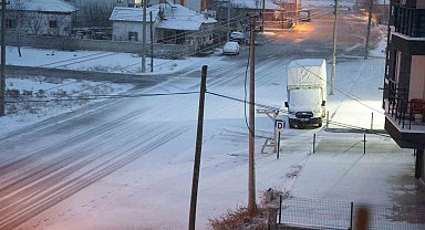 Aksaray'da kar yağışı etkili oluyor