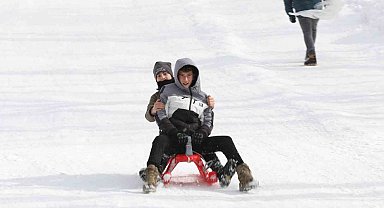 Akyazı Belediyesi'nden hafta sonu kızak etkinliği