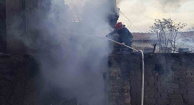 Alevlere teslim olan evdeki yaşlı adam öldü