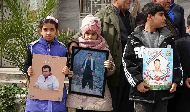 Almanya'nın Tahran Büyükelçiliği'nde terör örgütü PKKPJAK protesto edildi