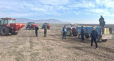 Altıntaş'ta mera alanları için 16 ton gübre