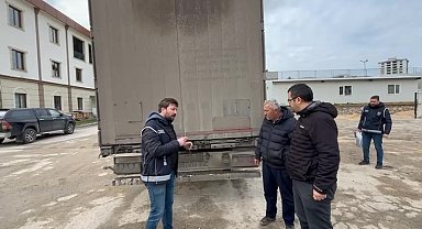 Amasya'da içinden 24 kaçak göçmen çıkan tırın sürücüsü tutuklandı