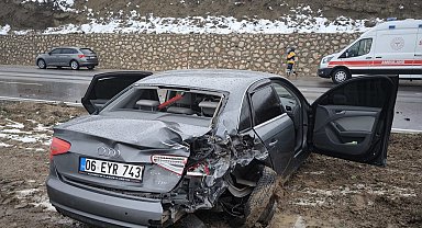 Amasya'da minibüs ile otomobil çarpıştı: 6 yaralı