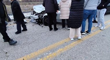 Ankara'da 4 aracın karıştığı kazada bir araç takla attı: Yaralılar var