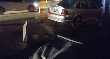 Ankara'da kontrolden çıkan otomobil kaldırımdaki elektrik panosuna çarptı: 2 yaralı