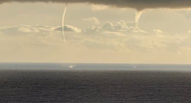 Antalya'da denizde aynı anda çıkan iki hortum kamerada