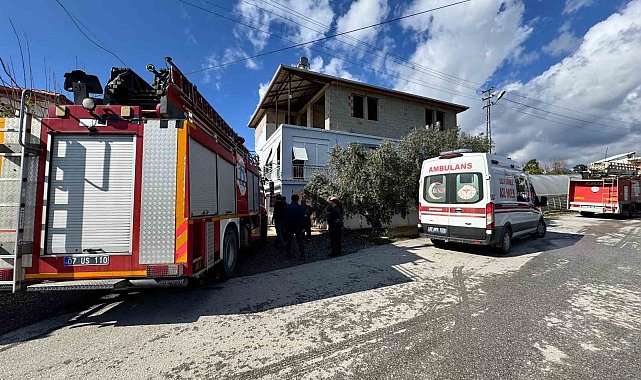 Antalya'da müstakil ev yangınında 2 kişi dumandan etkilendi