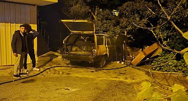 Antalya'da park halinde alev alan Tofaş hurdaya döndü