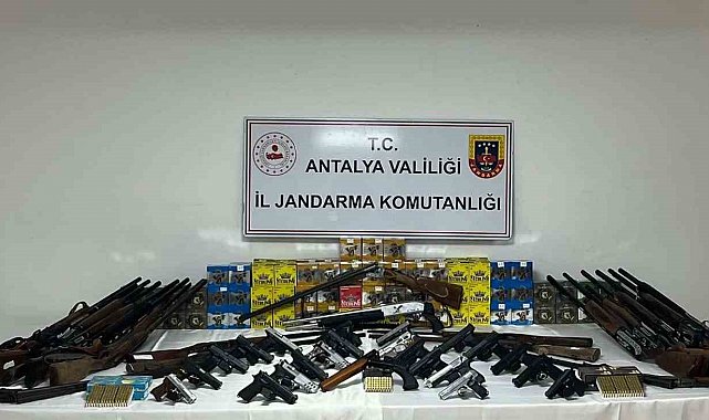 Antalya'da ruhsatsız silah operasyonu: 22 gözaltı