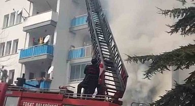 Apartmanda çıkan yangın paniğe neden oldu