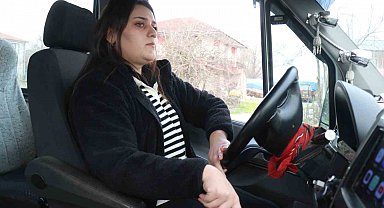 Araba sevgisi 22 yaşındaki kadını önce taksi sonra dolmuş şoförü yaptı