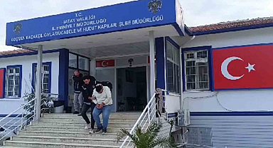 Araçlarıyla göçmen kaçıran şahıslar yakayı ele verdi