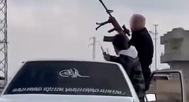 Araçtan düşen maganda ölümden döndü