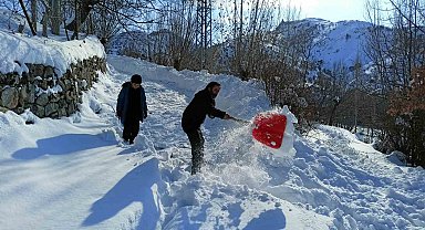 Arapgir'de kar geçit vermiyor