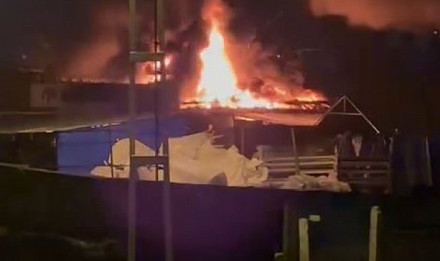 Arnavutköy'de fabrika yangını