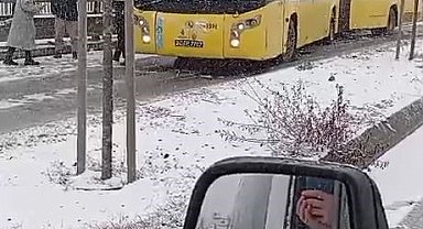 Arnavutköy'de İETT otobüsü yolda kaldı