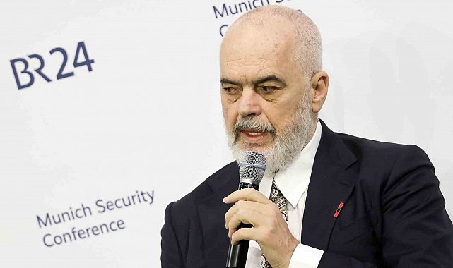 Arnavutluk Başbakanı Rama: "Sonumuz Konstantinopolis'te şehrin surları yıkılırken tartışan papazlar gibi olacak"