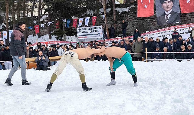 Artvin'de 'Kar Üstünde Karakucak Güreşleri' yapıldı