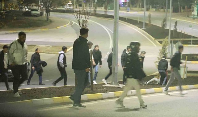 Asker eğlencesinde sopalı kavga