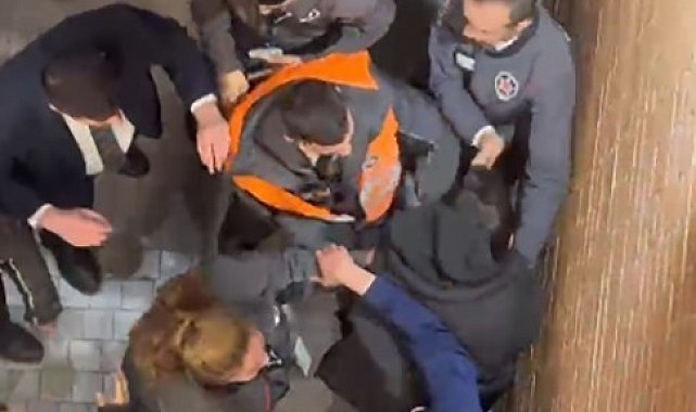 AVM'de bıçaklı kavga