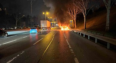 Avrupa Otoyolu'nda araç alev topuna döndü, trafik yoğunluğu oluştu