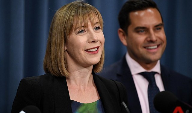 Avusturalya'da özel gezi için resmi şoförünü kullanan Bakan istifa etti