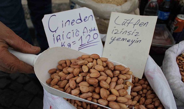 Aydınlı pazarcı izinsiz tadımdan şikayetini hazırladığı etiket ile dile getiriyor