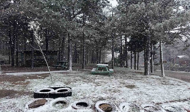 Aydos Ormanı'na lapa lapa yağan kar masalsı görüntüler oluşturdu