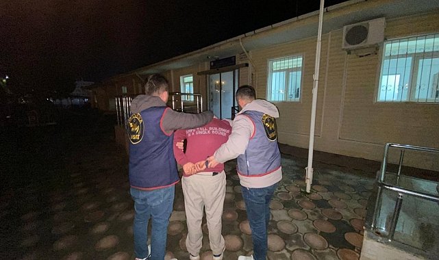 Ayvalık'ta jandarma ekipleri çeşitli suçlardan aranan 13 kişiyi yakaladı