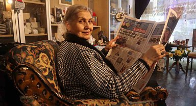 Azmetti, 67 yaşından sonra üniversiteyi bitirip gazeteciliğe başladı