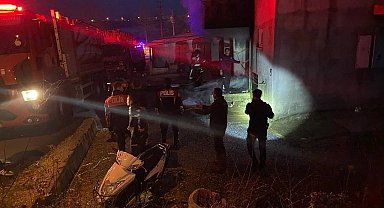 Babasının evini yakıp, elinde av tüfeğiyle itfaiyecilerin yangına müdahalesini engelledi