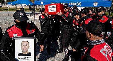 Babaya son bakış: Kazada hayatını kaybeden polis gözyaşlarıyla uğurlandı