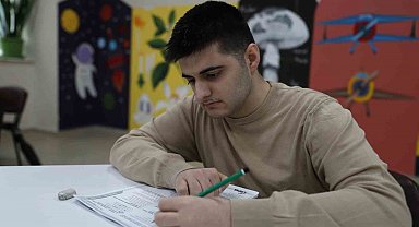 Bağcılarlı engelli Muhammet, 90 EKPSS puanıyla Boğaziçi Üniversitesi'ne yerleşti