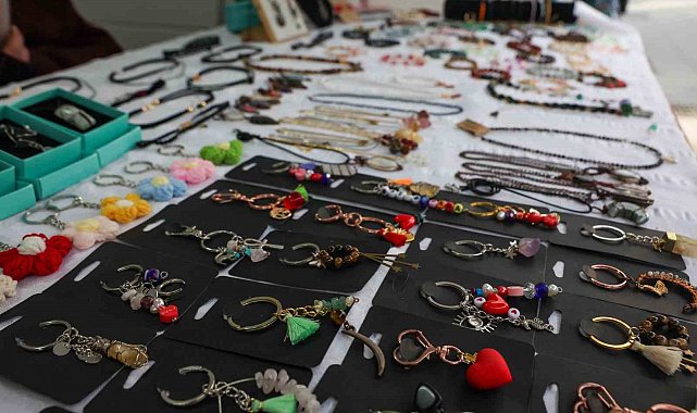 Bakırköy Belediyesi "kadın emeği pazarı" ile depremzedelerin yanında