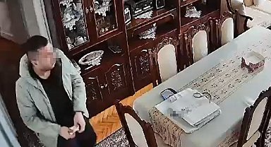 Bakırköy'de iki evden hırsızlık yapan şahıs kamerada