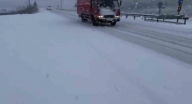 Balıkesir-Bursa yolunda TIR kaydı, trafik aksadı