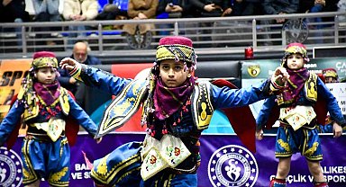 Balıkesir'de Halk oyunları yarışması yapıldı