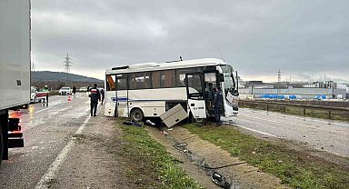Balıkesir'de işçi servisi kaza yaptı: 4 yaralı