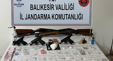Balıkesir'de jandarmadan kaçakçılık ve uyuşturucu operasyonu: 53 şüpheli yakalandı
