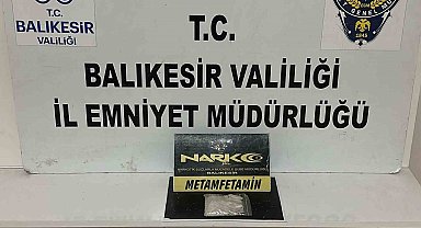 Balıkesir'de uyuşturucu taciri 2 kişi yakalandı