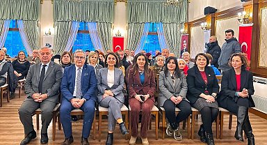 Bandırma'da 'Kadın Hakları ve Kazanımları' söyleşisi gerçekleştirildi