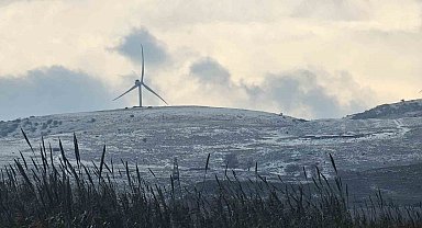 Bandırma'nın yüksek kesimleri beyaza büründü