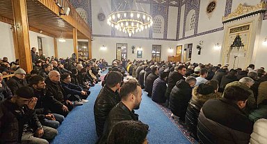 Bandırmalılar Berat Kandili'nde camileri doldurdu