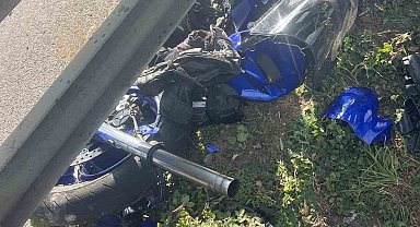 Bariyere çarpan motosikletin sürücüsü 3 günlük yaşam mücadelesini kaybetti