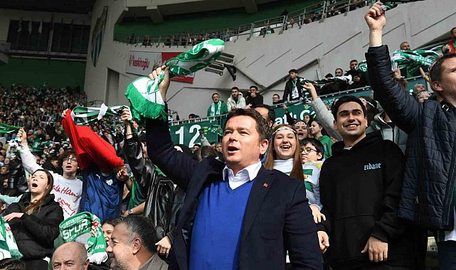 Başkan Aydın, Bursaspor'un maçını öğrencilerle birlikte izledi