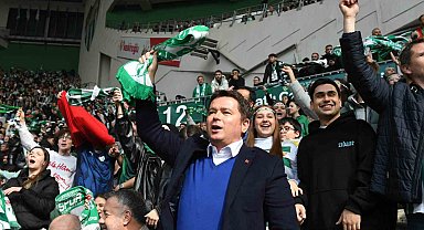 Başkan Aydın, Bursaspor'un maçını öğrencilerle birlikte izledi