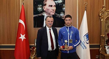 Başkan Balaban'dan Yunusemre'nin altın çocuğuna ödül