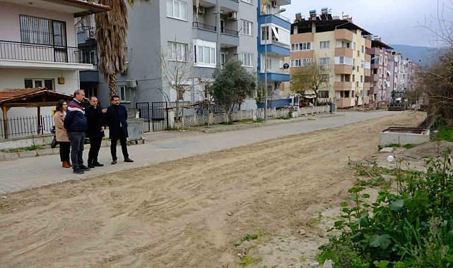 Başkan Doğanca, parke döşeme çalışmalarını yerinde inceledi