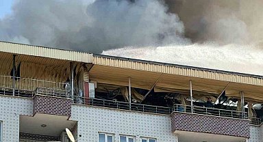 Batman'da 10 katlı binanın çatı katında çıkan yangın paniğe yol açtı