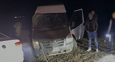 Batman'da minibüs takla attı: 2 yaralı